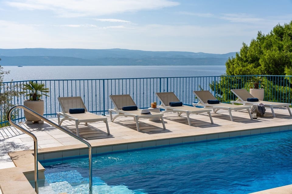 5 bedrooms, 5 bathrooms, 29sqm private and heated pool, opened sea views