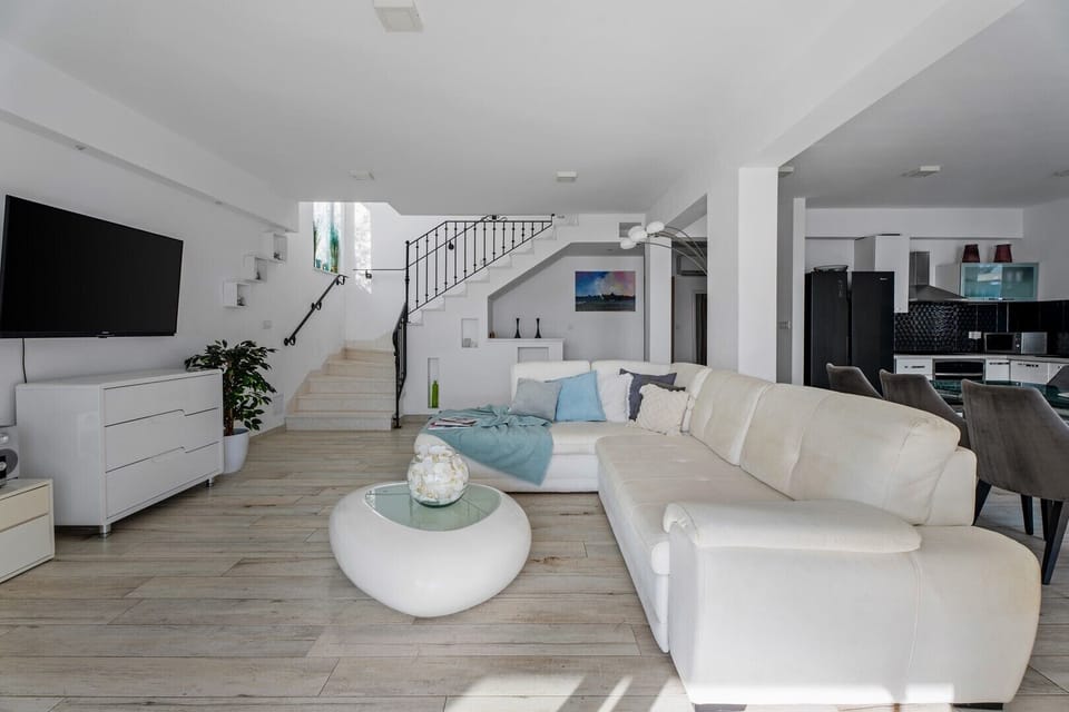 The ground floor (pool level) offers a spacious and fully air-conditioned open-plan living/dining area