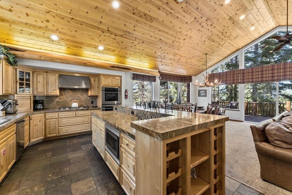 House, 6 Bedrooms | Private kitchen | Coffee/tea maker, fridge, toaster