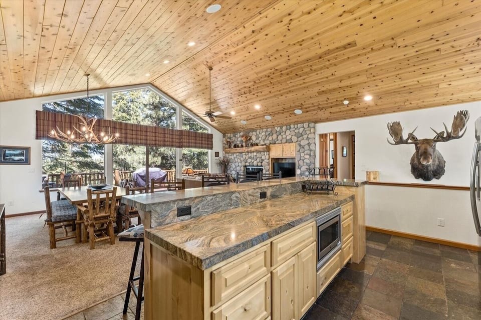 House, 6 Bedrooms | Private kitchen | Coffee/tea maker, fridge, toaster