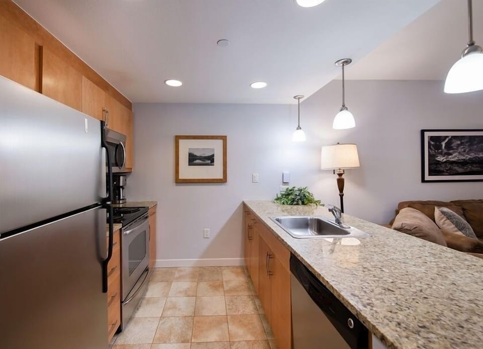 Condo, 1 Bedroom | Private kitchen | Fridge, oven, coffee/tea maker, toaster
