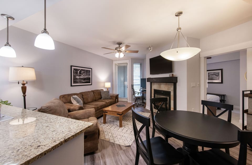 Condo, 1 Bedroom | Dining