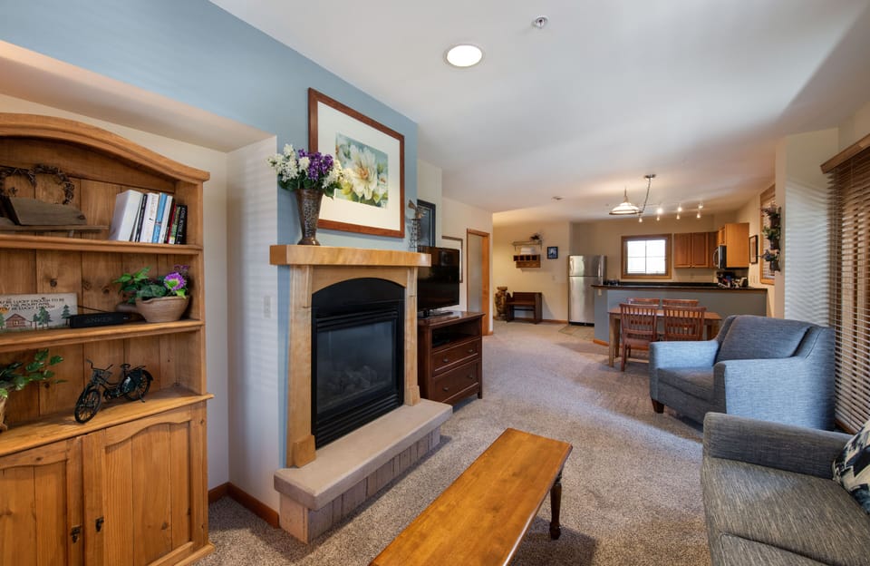 Condo, 1 Bedroom | Living area