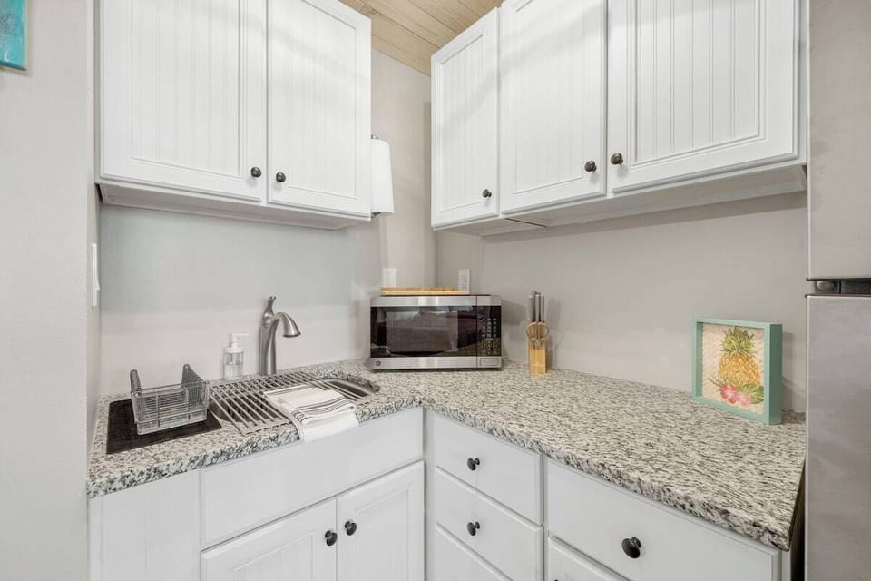 Fully applianced kitchen