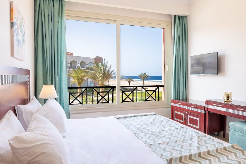 Two Bedrooms | Egyptian cotton sheets, premium bedding, pillowtop beds, blackout drapes