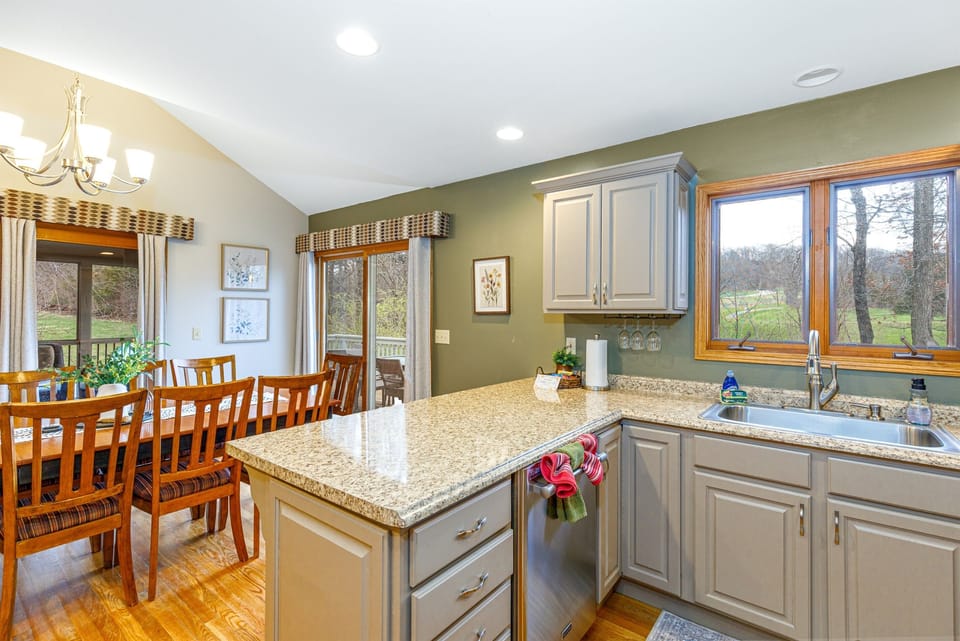 Fully stocked kitchen for all your needs