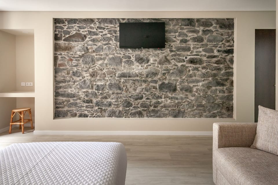 Suite | Minibar, in-room safe, soundproofing, free WiFi