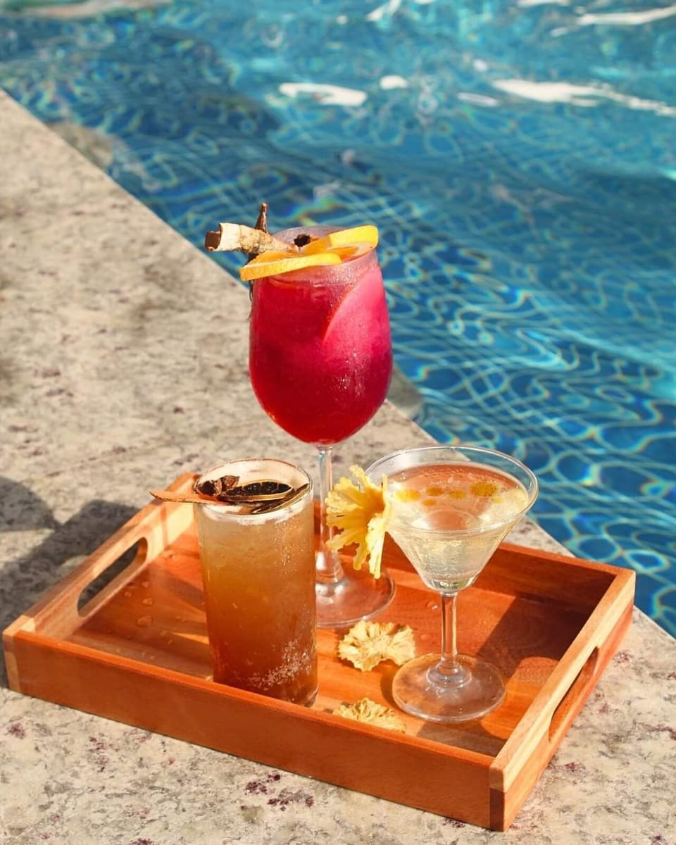 POOL SIDE BAR
