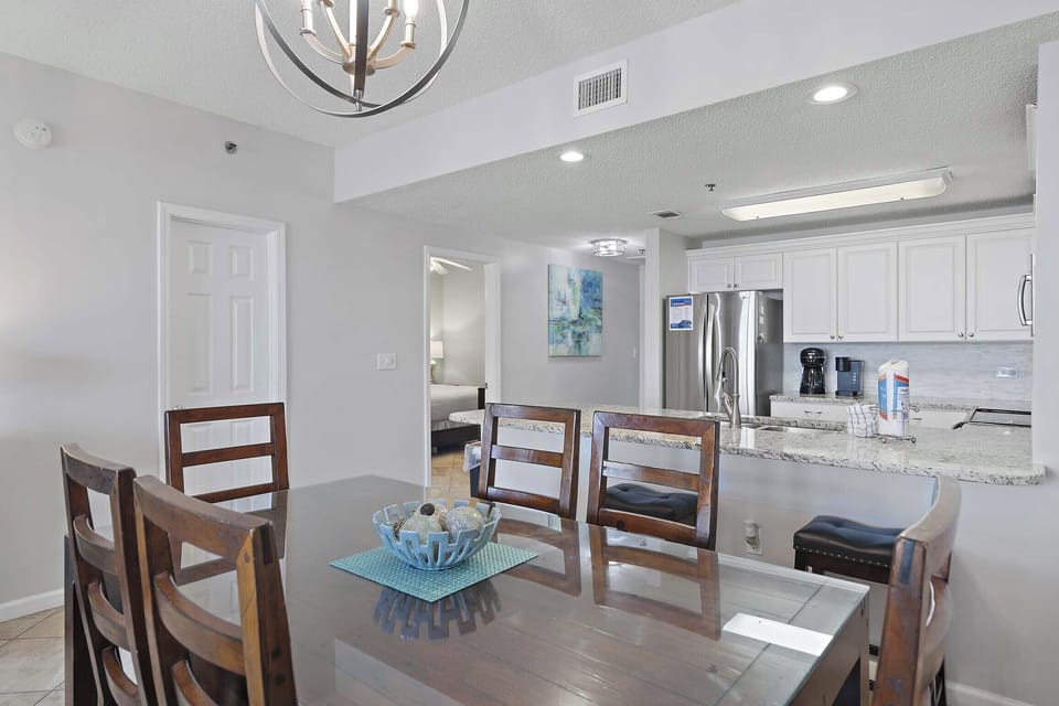 Seating for six at the dining table