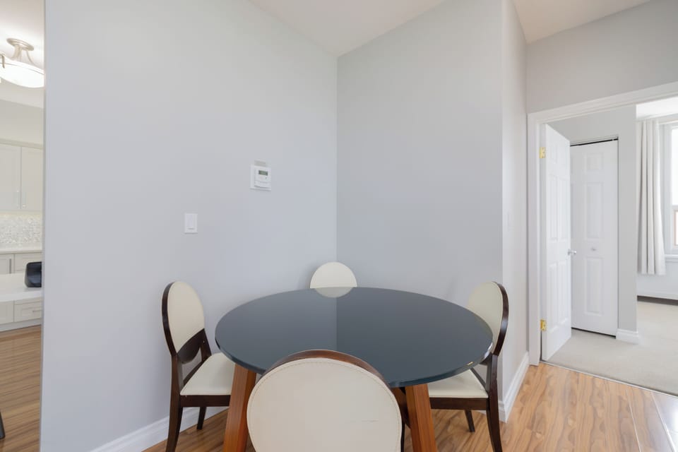 Comfort Apartment, 2 Bedrooms | In-room dining