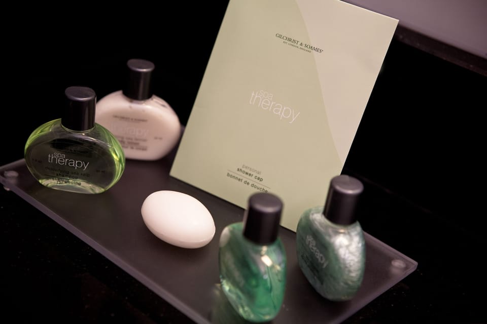 Executive Double Room, 1 King Bed | In-room safe, desk, blackout drapes, iron/ironing board