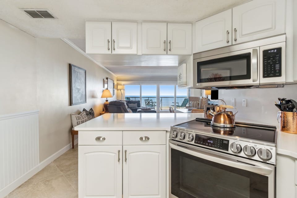 440 Full Kitchen 3