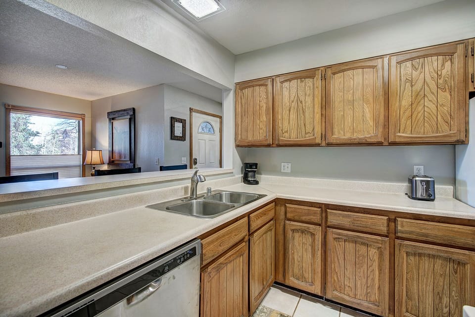 Premium Condo | Private kitchen | Full-size fridge, microwave, oven, stovetop