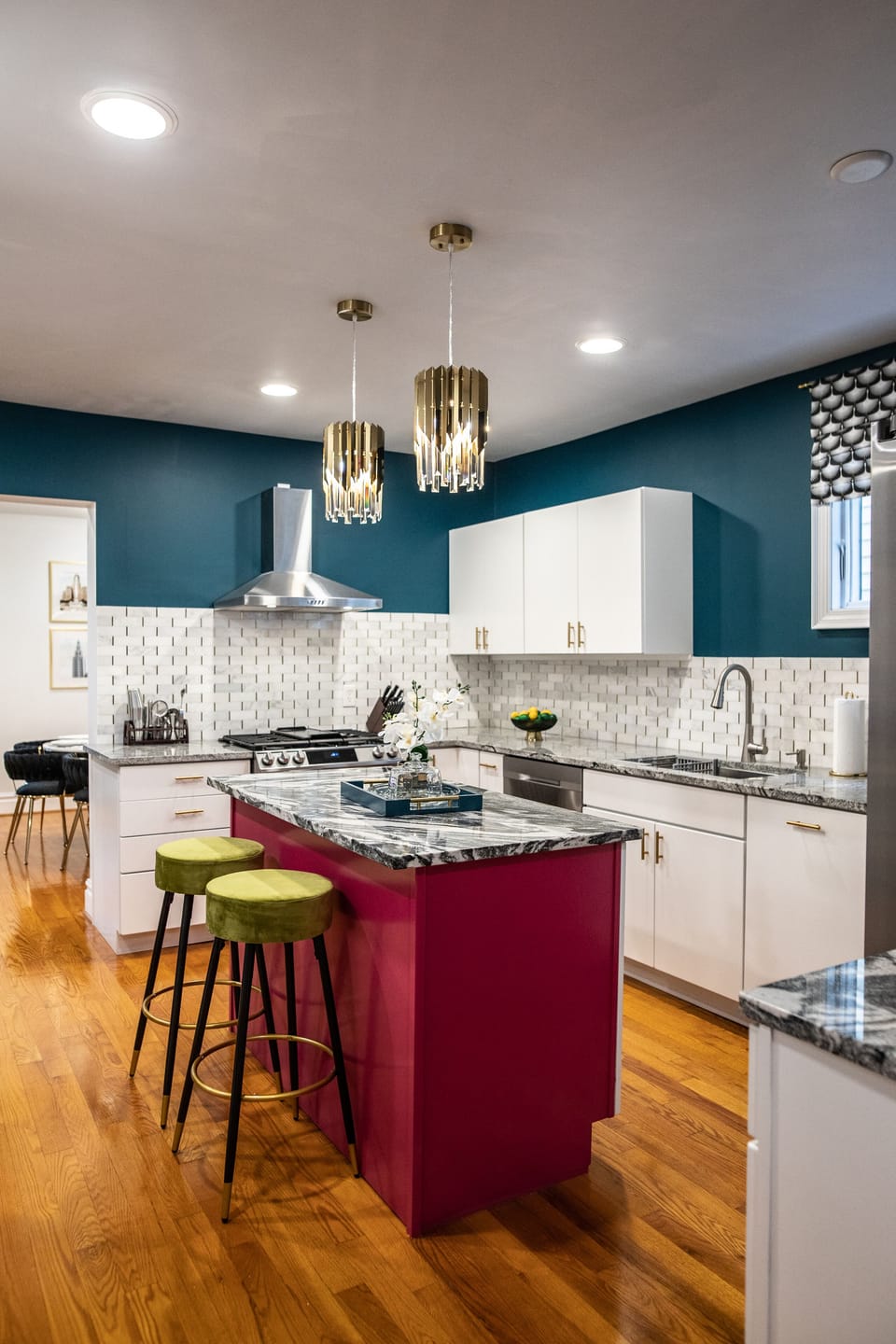 Large gourmet kitchen comes fully equipped. 