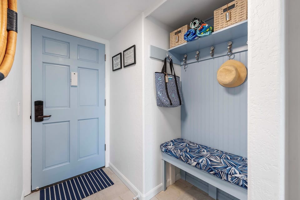 Convenient Built-in entry bench with handy drop zone