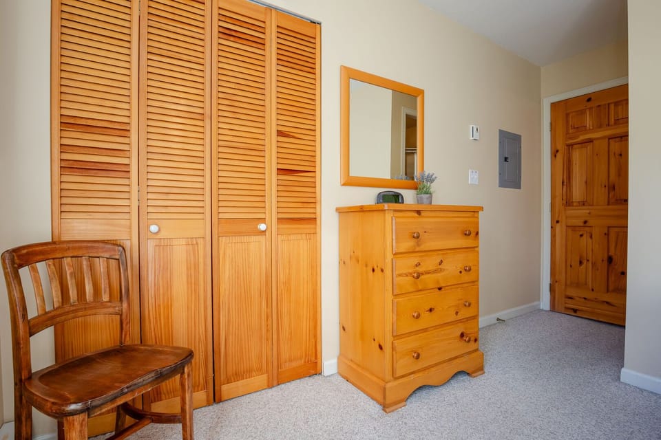 Secondary bedroom storage space