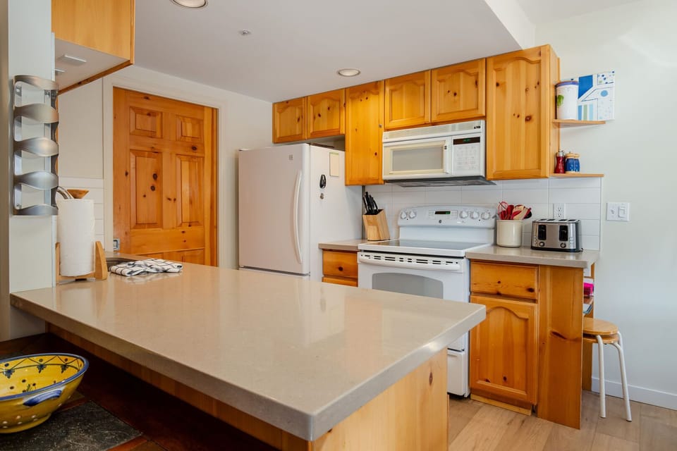 Fully equipped kitchen with everything you need to cook at home