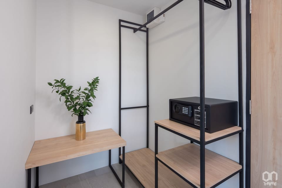 Suite, 1 King Bed | Hypo-allergenic bedding available, desk, soundproofing, WiFi (free)