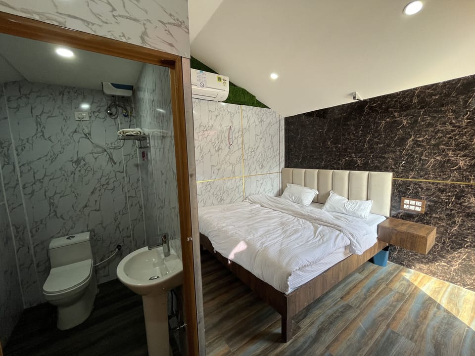 Cottage | 1 bedroom, down comforters, pillowtop beds, rollaway beds (surcharge)
