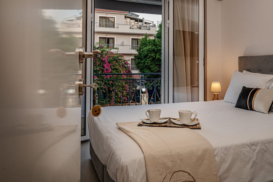 Family Suite | Soundproofing, iron/ironing board, free WiFi, bed sheets