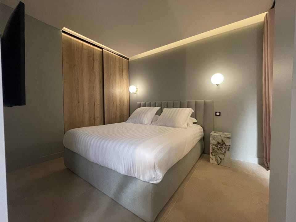 Junior Suite | Premium bedding, Select Comfort beds, soundproofing, free WiFi