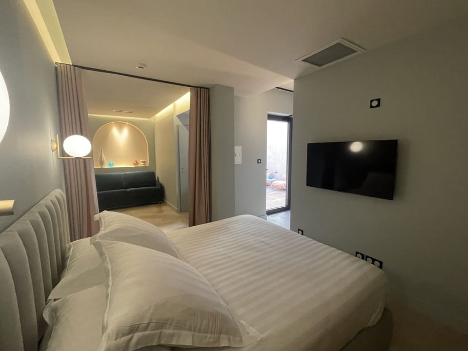 Junior Suite | Premium bedding, Select Comfort beds, soundproofing, free WiFi