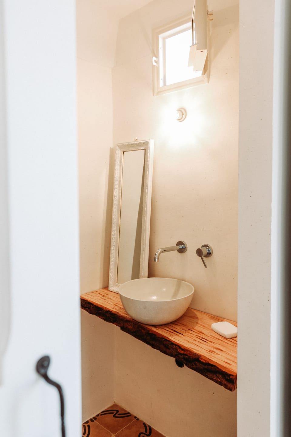 Honeymoon Room | Bathroom | Shower, rainfall showerhead, free toiletries, hair dryer