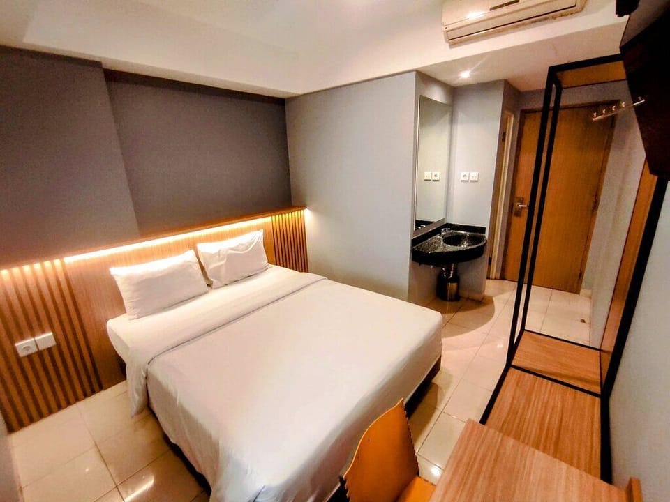 Standard Double Room | Desk, laptop workspace, free WiFi, bed sheets