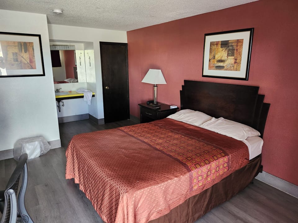 Economy Single Room | Desk, laptop workspace, WiFi (free), bed sheets