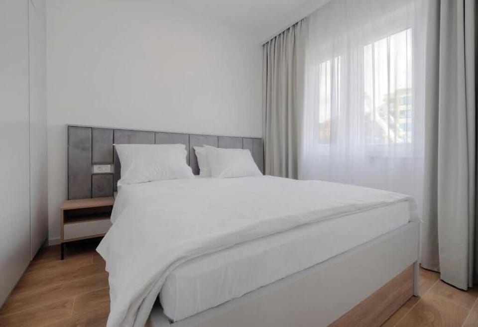 Deluxe Apartment | 2 bedrooms, desk, laptop workspace, soundproofing