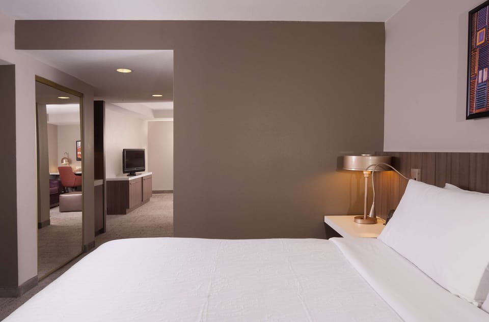 Suite | Down comforters, in-room safe, desk, laptop workspace