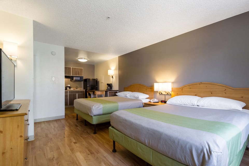 Travel crib, WiFi, bed sheets, alarm clocks