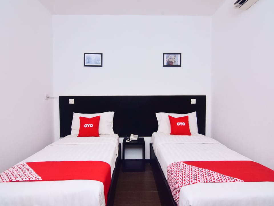 Standard Twin Room | Iron/ironing board, free WiFi, bed sheets
