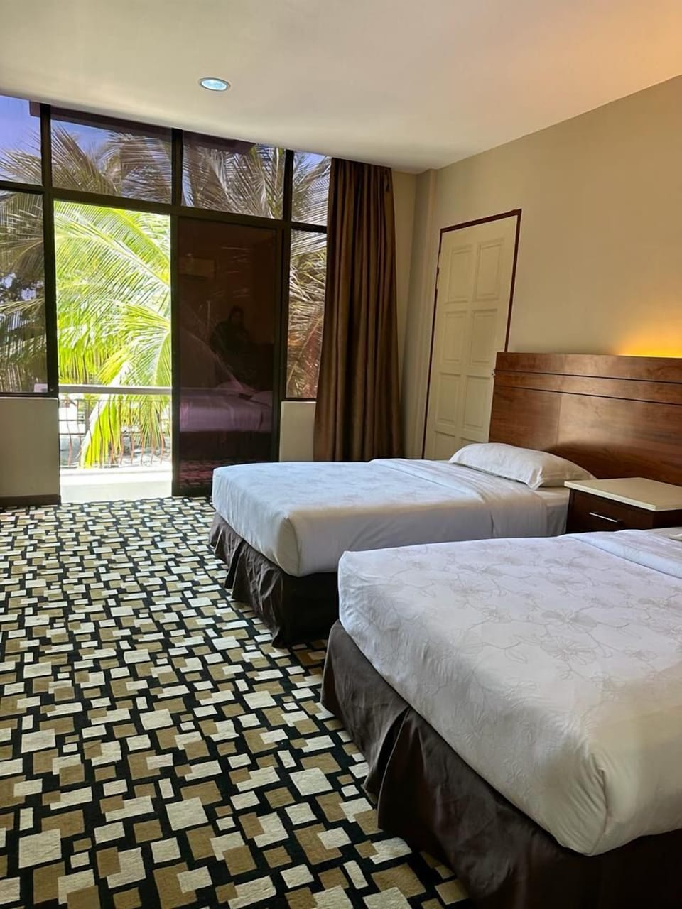 Superior Twin Room | Minibar, in-room safe, soundproofing, bed sheets