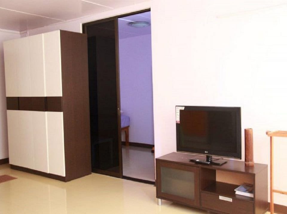 Family Room | Desk, iron/ironing board, rollaway beds, free WiFi
