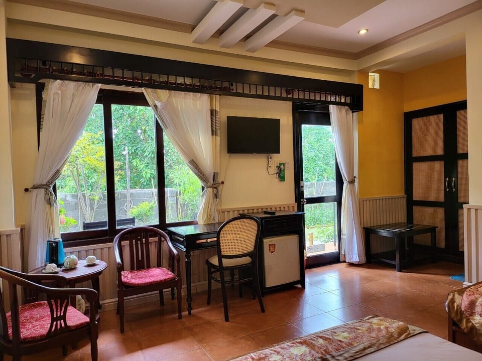 Minibar, in-room safe, soundproofing, WiFi (free)