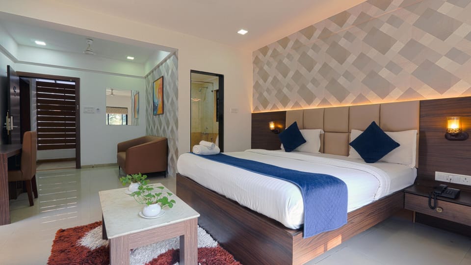 Premium Studio Suite, 1 King Bed, Accessible, City View | 1 bedroom, in-room safe, individually furnished, desk