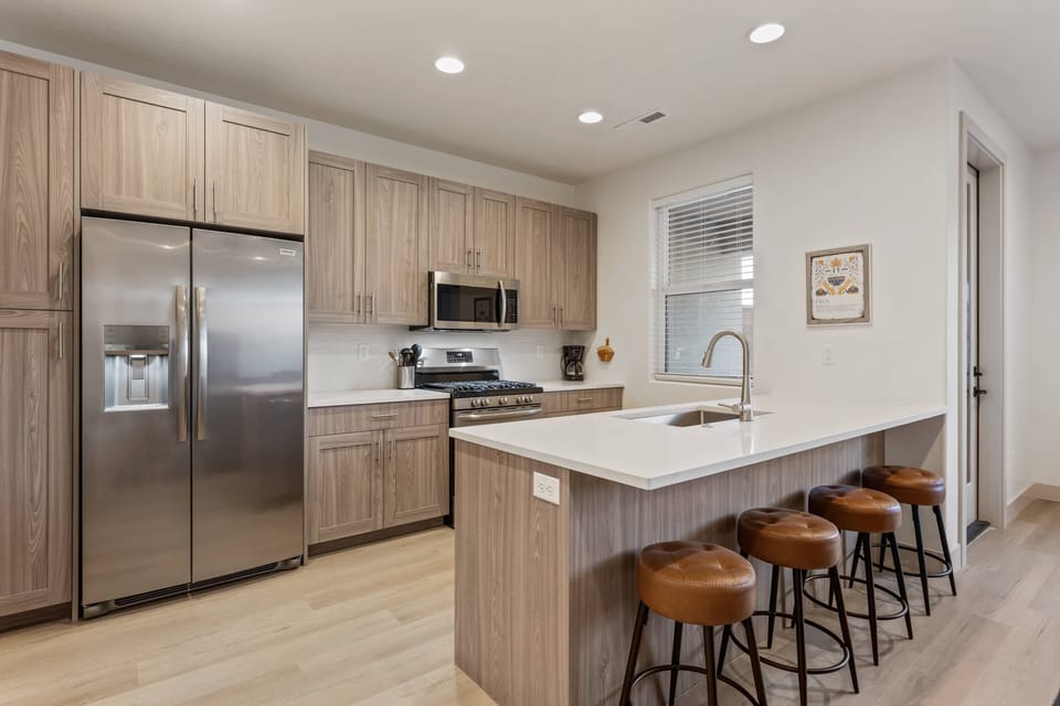 Townhome, 3 Bedrooms | Private kitchen | Fridge, oven, coffee/tea maker, toaster