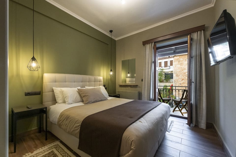 Suite, 1 Bedroom | Iron/ironing board, free cribs/infant beds, free WiFi, bed sheets