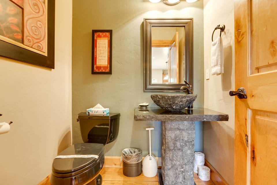 Sunriver Group Getaway: Explore Deschutes Forest! Cottage in Sunriver