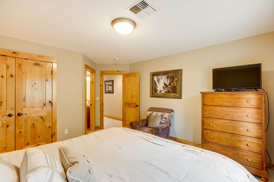 House (5 Bedrooms) | Interior