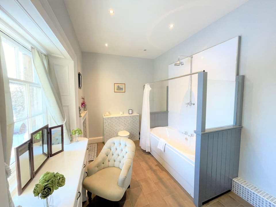 Deluxe Room | Bathroom | Towels