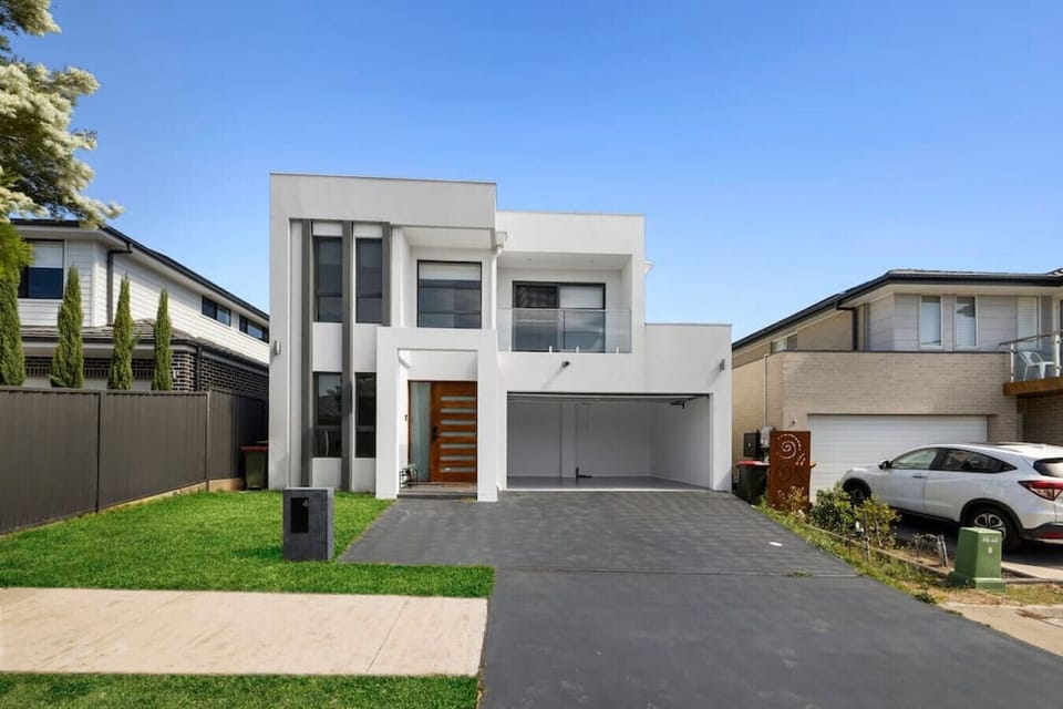 Front of the house, garage and driveway