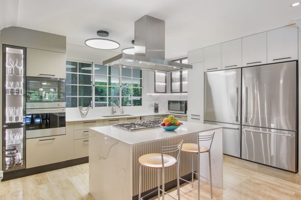 Deluxe Villa | Private kitchen | Full-size fridge, microwave, oven, stovetop