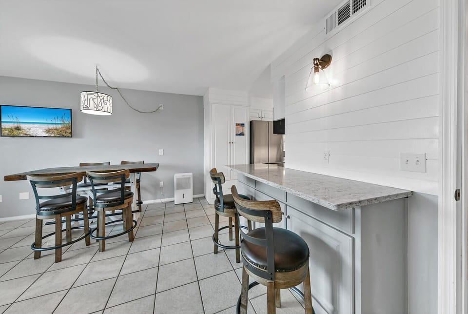 Eat-in bar seating