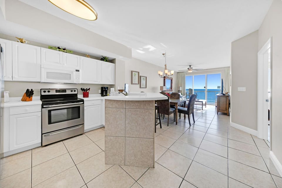 Kitchen to living room
