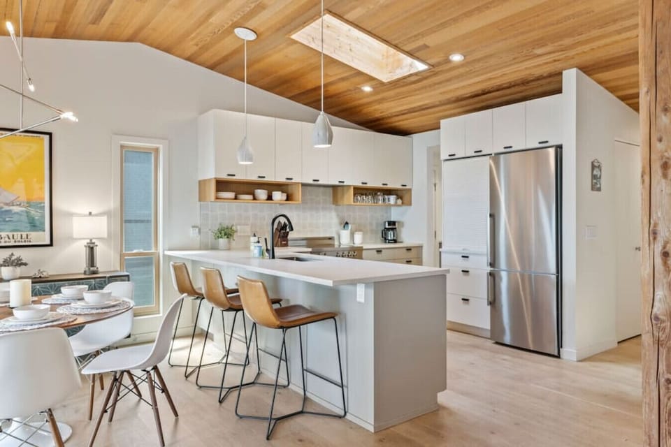 Fully stocked kitchen with everything needed to prepare meals! Just bring food!