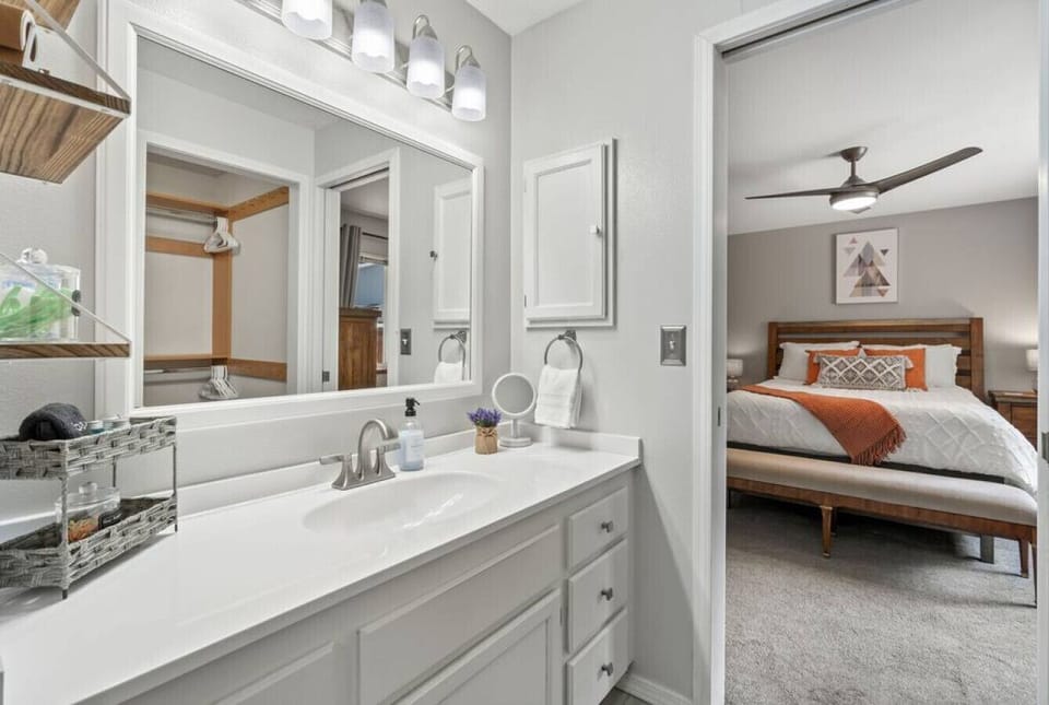 Private ensuite bathroom