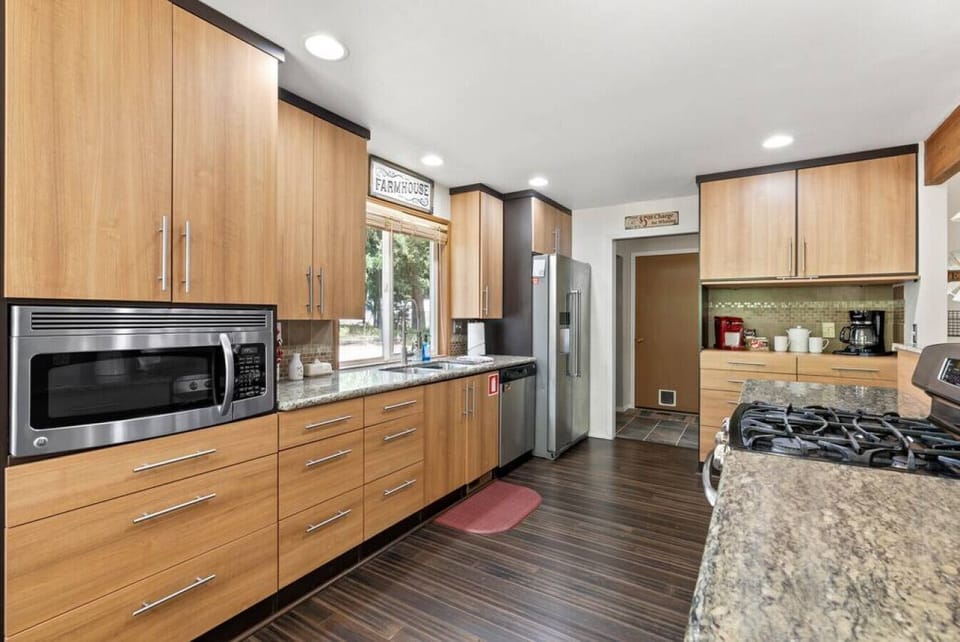 Side door off kitchen leads to pantry/laundry room, and the door to the garage.