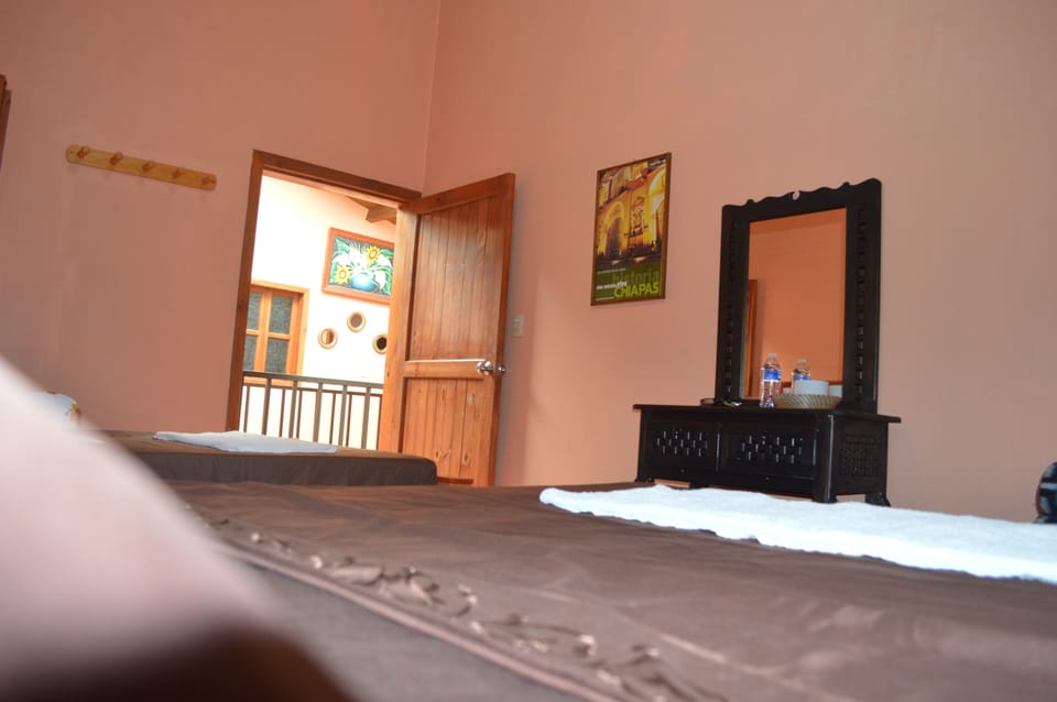 Family Room | Laptop workspace, WiFi (free), bed sheets